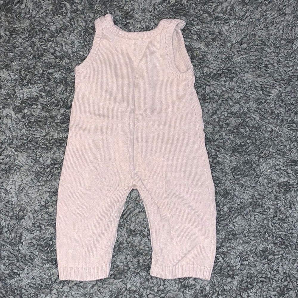 Beige baby jumper  size 6 to 9 months.
